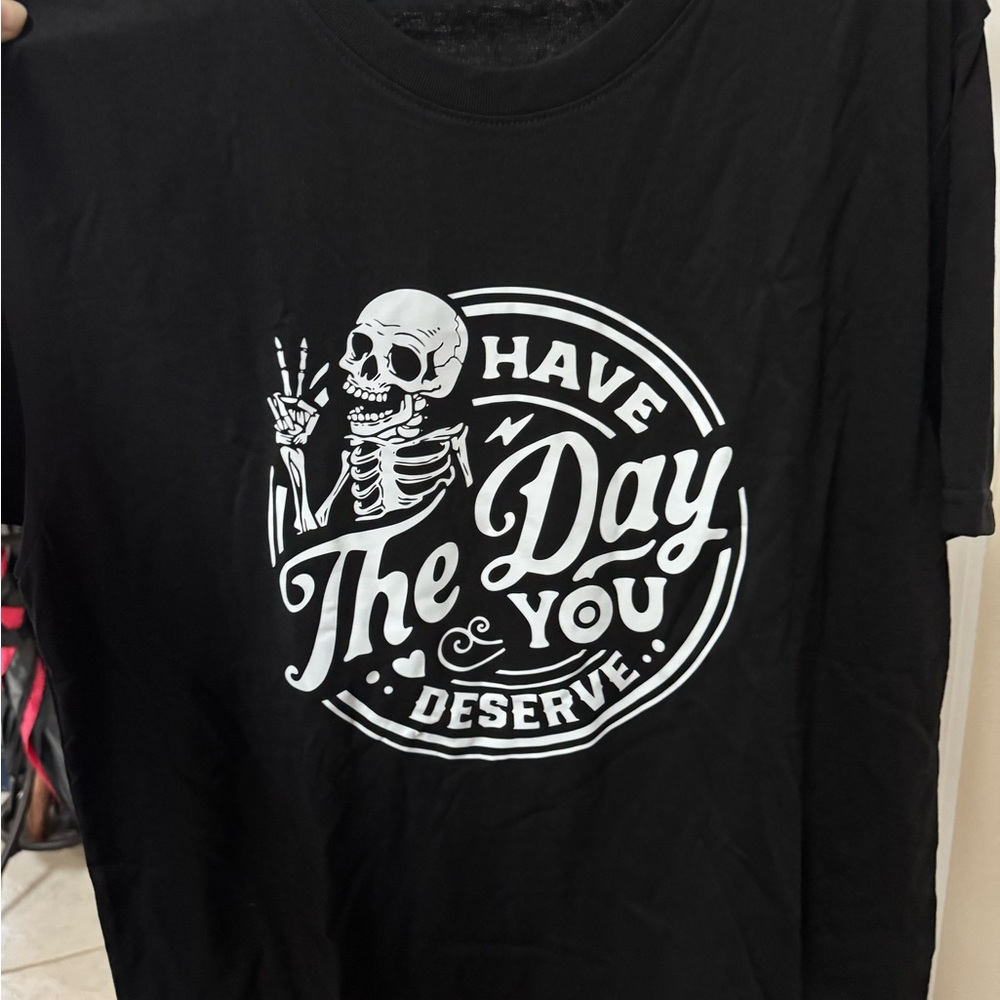Black Graphic Tee - Short Sleeve